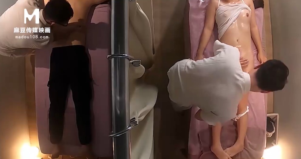 Đưa em người yêu đi mát xa bị anh KTV phang tét lồn